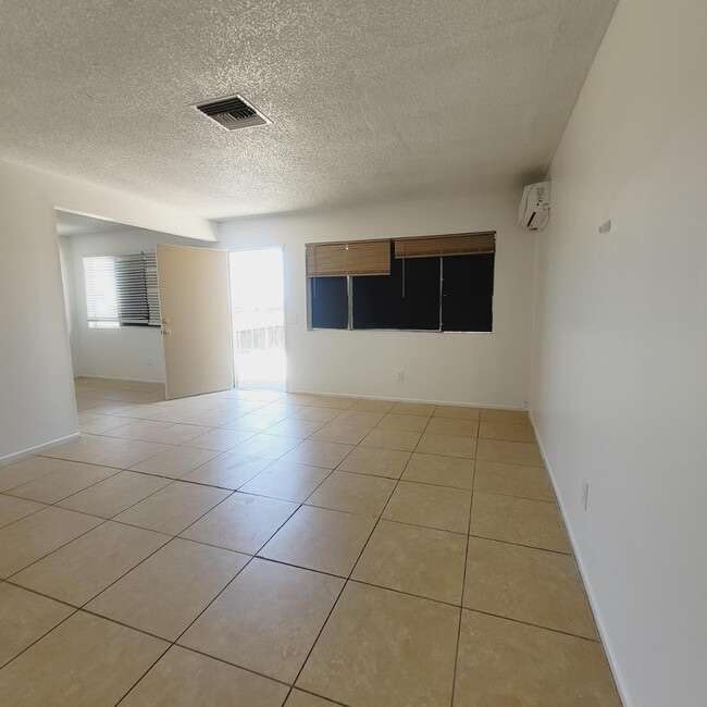 Building Photo - 4424 N 53rd Ln