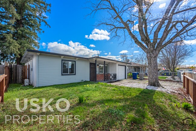 Foto del edificio - "Charming 3-Bed with Full Bath in Sacramento – Cozy 1093 Sq Ft Home Awaits!"