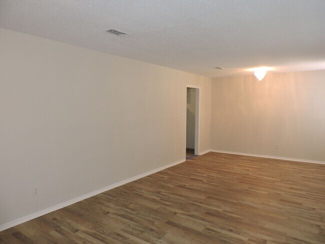 Foto del edificio - Great location in northeast Pensacola!