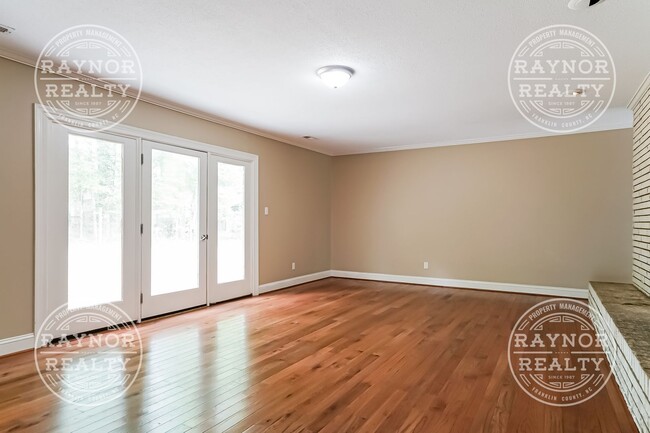 Building Photo - Spectacular Home in Louisburg!