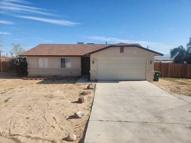 Building Photo - Price Reduction!! 3 Bedroom 2 Bath Home in...