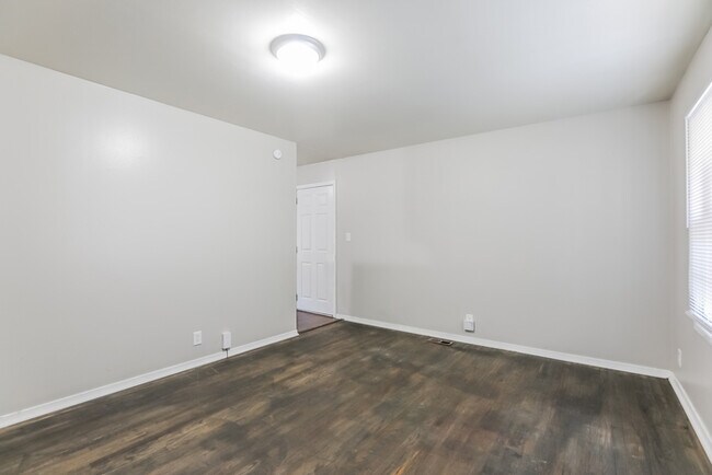 Building Photo - Cozy 3 Bedroom Home in Kansas City!