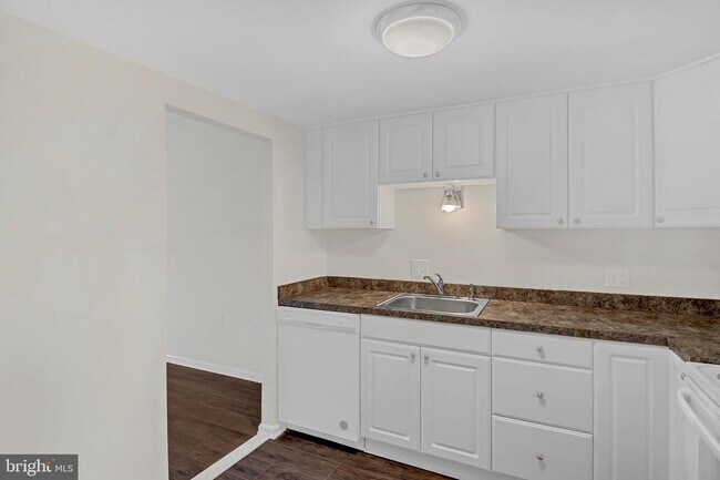 Building Photo - 2108 Cedar Run Dr