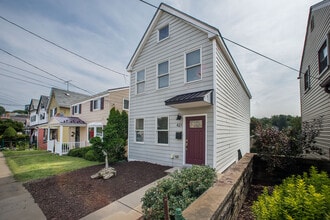 Building Photo - 421 Augusta St