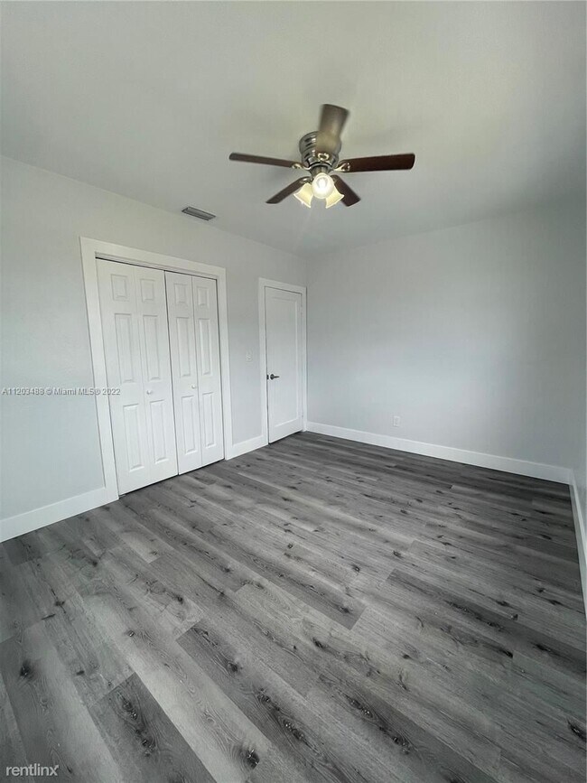 Foto del edificio - 3 br, 2 bath House - 40 W 64th St