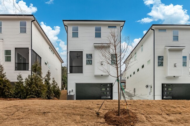 Foto del edificio - Beautiful 4-bedroom, 4-bathroom Custom Home Durham, NC