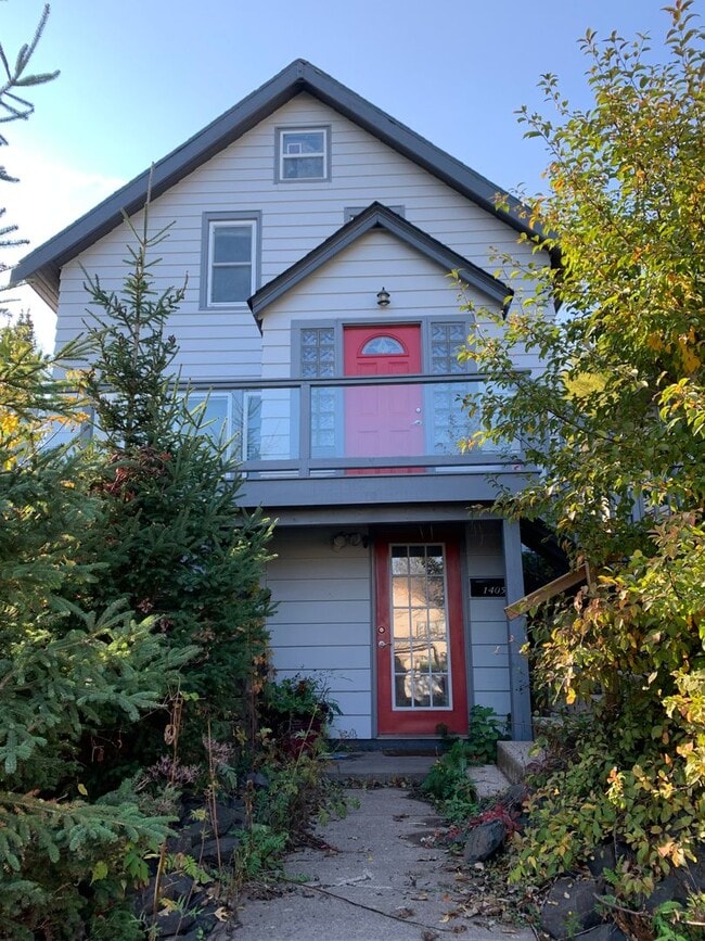 Building Photo - 1405 N 9th Ave E