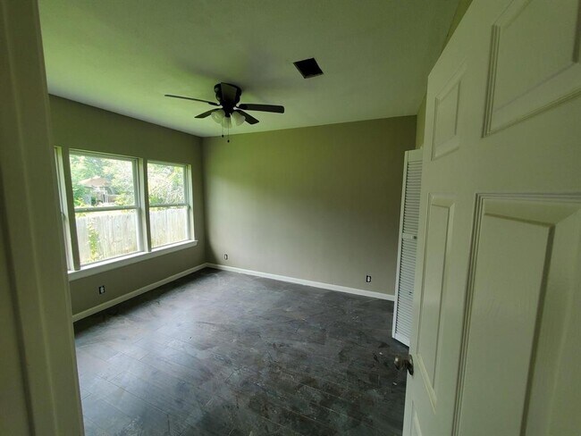 Building Photo - 4713 Lucille St