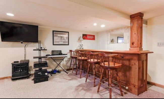 Building Photo - 817 Eaton Rd