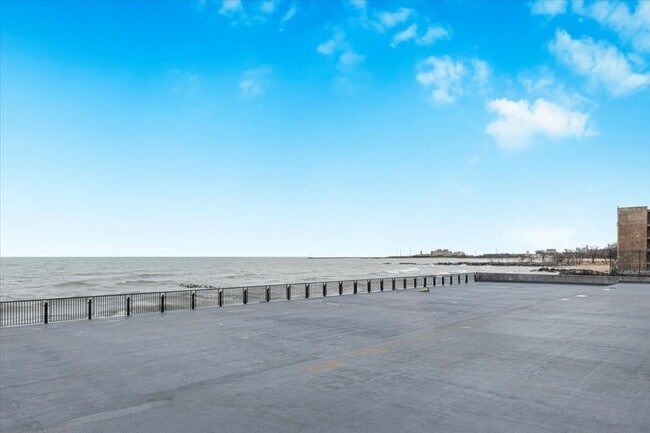 Building Photo - 7337 S South Shore Dr
