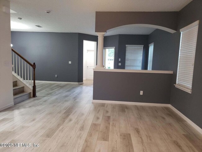 Foto del edificio - 425 Forest Meadow Ln