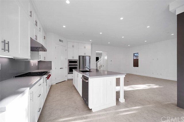 Building Photo - 215 Piazza