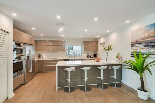 Foto del edificio - 2380 Magnolia Dr