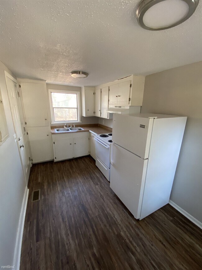 Building Photo - 2 br, 1 bath House - 66 Holly Hill Drive