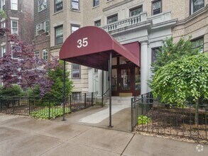 Building Photo - 35 Queensberry St