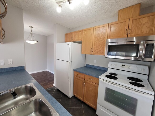 Building Photo - 279 Suder Greens Dr NW