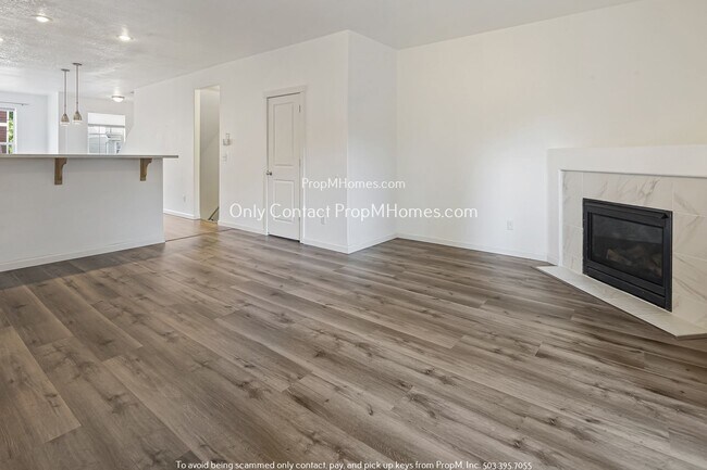 Foto del edificio - Sunlit Sanctuary: Enchanting Three-Bedroom...