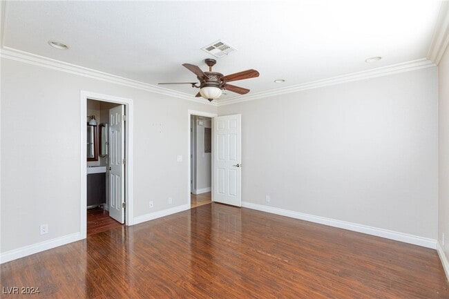Building Photo - 304 S Buffalo Dr