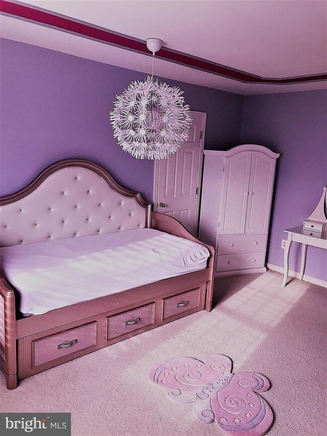 Building Photo - 9671 Royal Crest Cir