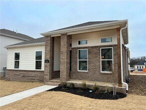 Building Photo - 6304 SW Luna Ln