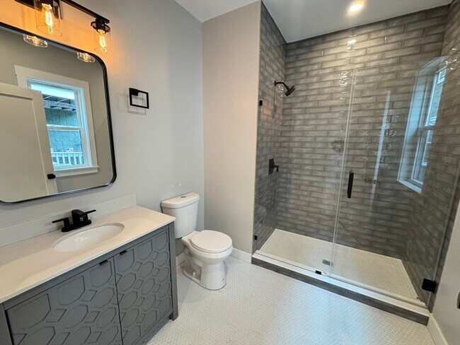 Foto del edificio - 272 E Cottage St