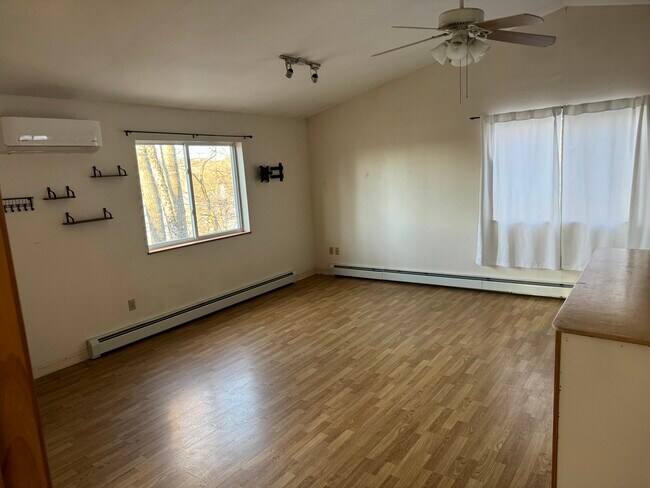 Building Photo - 116 Pine Trl