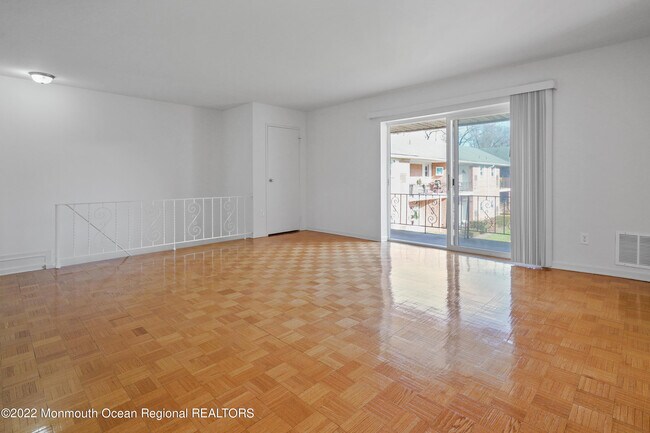 Foto del edificio - 151 Spring Lake Garden Ct