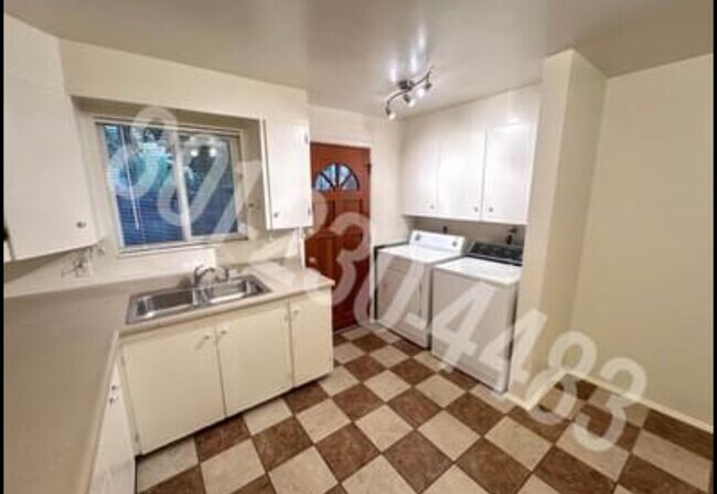 Foto del edificio - 858 Yale Ave S