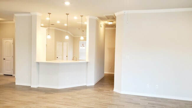 Foto del edificio - 705 Lister Dr