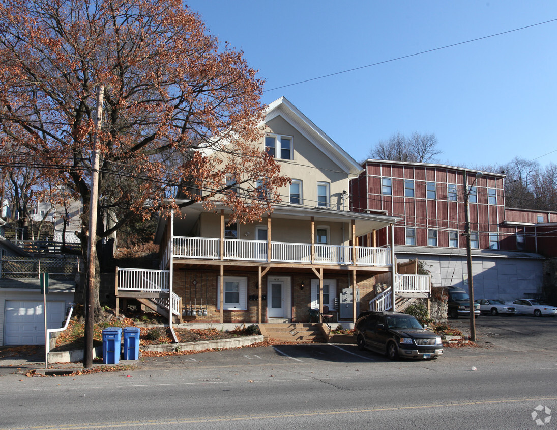 Building Photo - 1657 S Main St