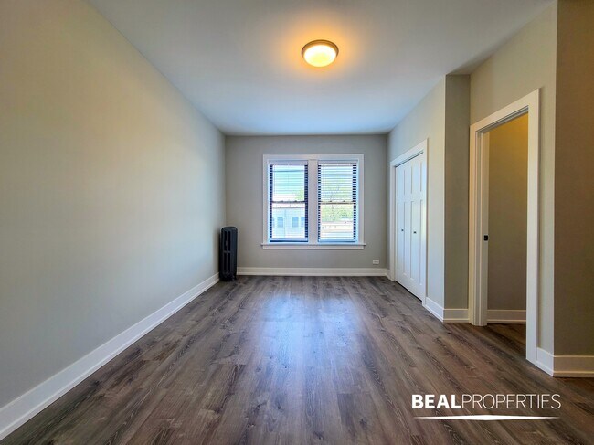 Foto del edificio - 4851 N Damen Ave