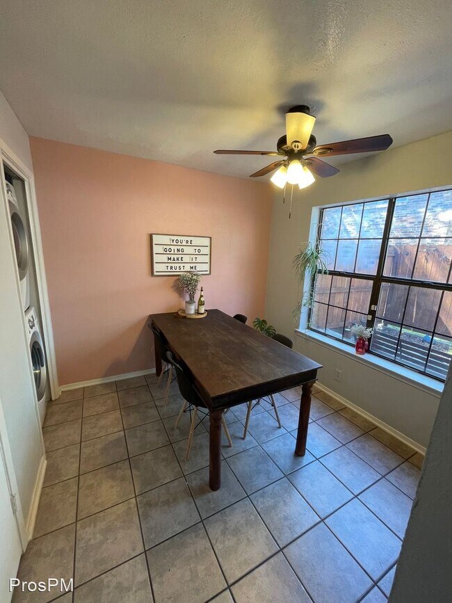 Foto del edificio - 2 br, 1.5 bath House - 716 W. Mulberry #24