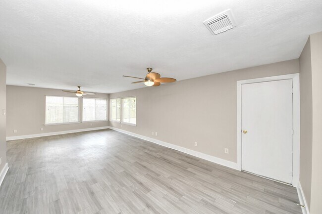 Foto del edificio - 18178 Woodsdale Ct