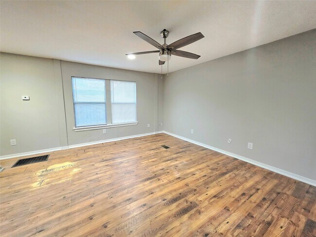 Foto del edificio - 208 Cemetery Rd