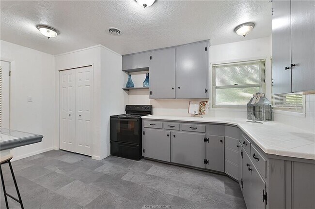 Foto del edificio - 209 Fleetwood St