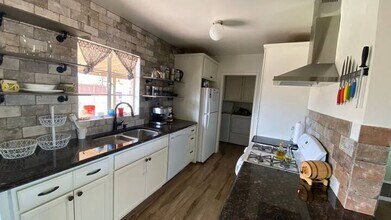 Building Photo - 5034 E 17th St