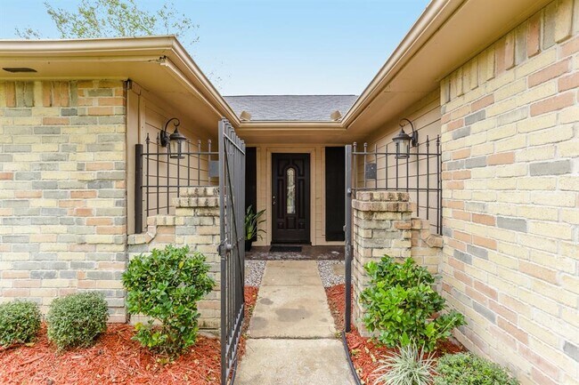 Building Photo - 619 Shenandoah Dr