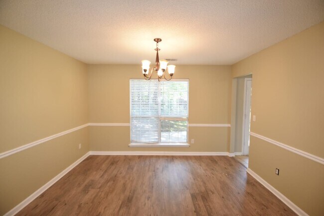 Building Photo - 1401 Chapel Hill Ln SW