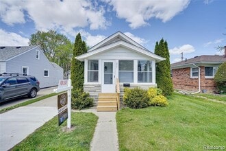 Building Photo - 577 E Brickley Ave