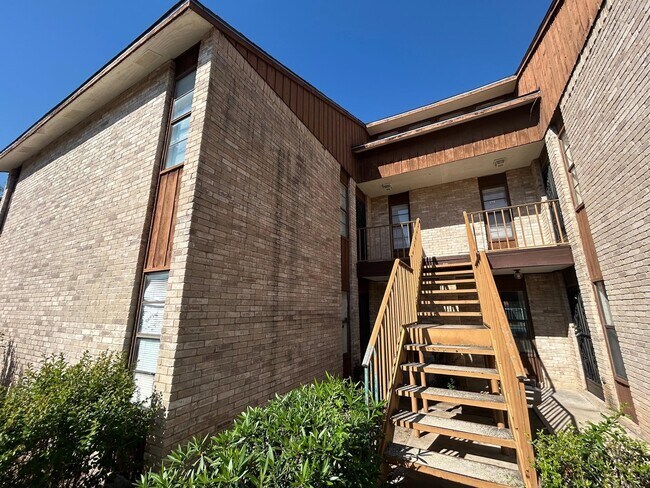 Foto del edificio - 100 Hillside Rd