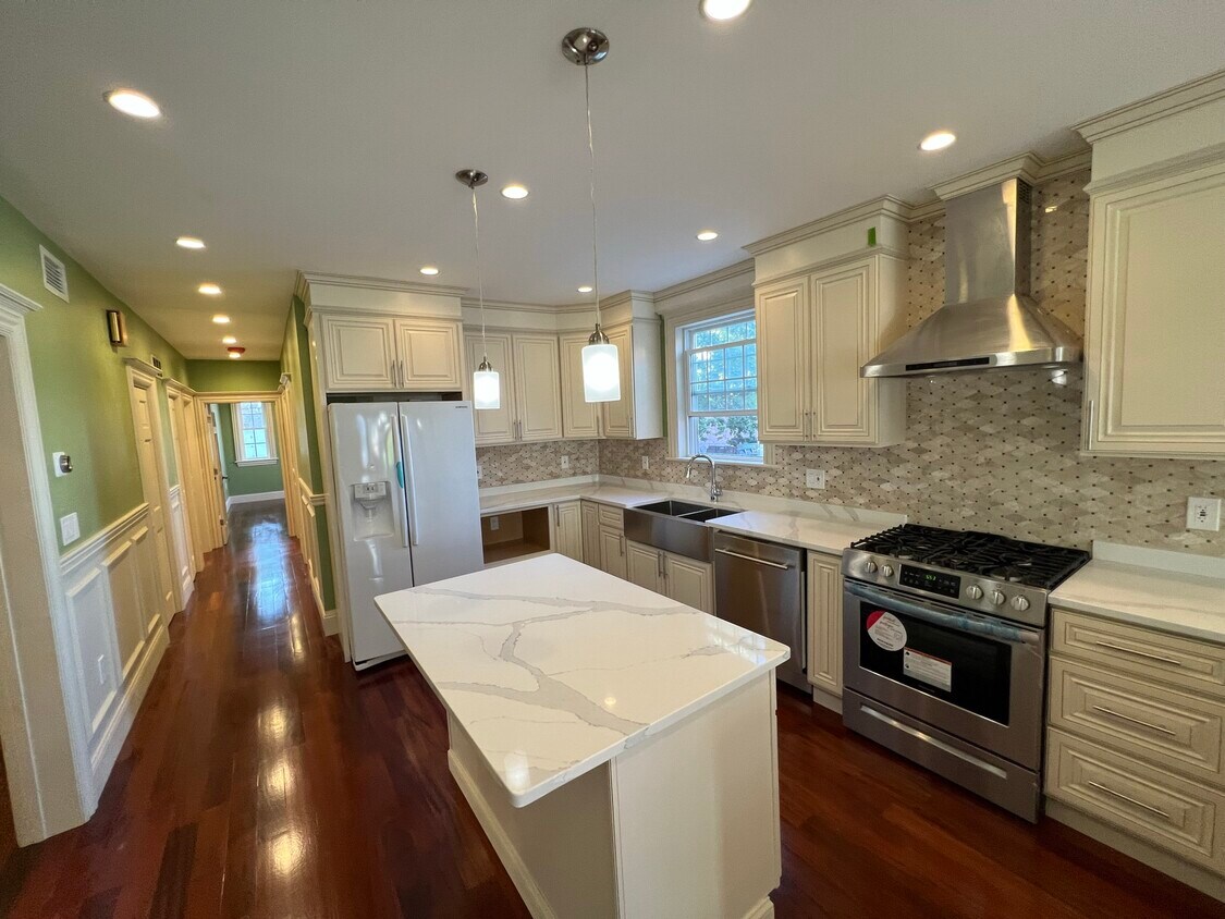 33 Robinson St Unit 1, Boston, MA 02122 Condo for Rent in Boston, MA