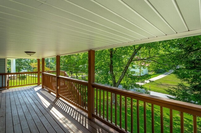 Foto del edificio - Charming Family Haven: 3 Bedroom Gem with Inviting Outdoor Space