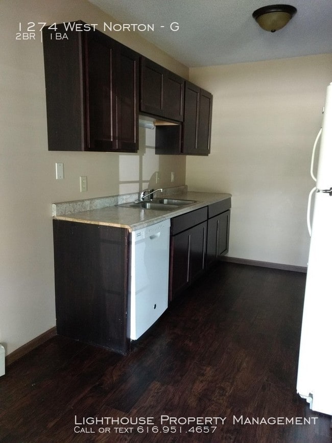 Building Photo - Two Bedroom Apartment in Roosevelt Park