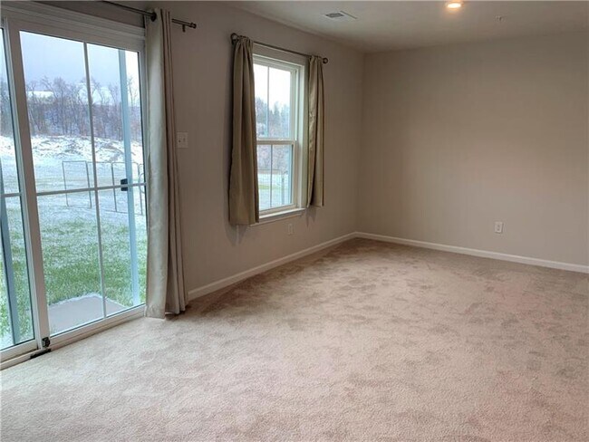 Building Photo - 2027 Cade Dr