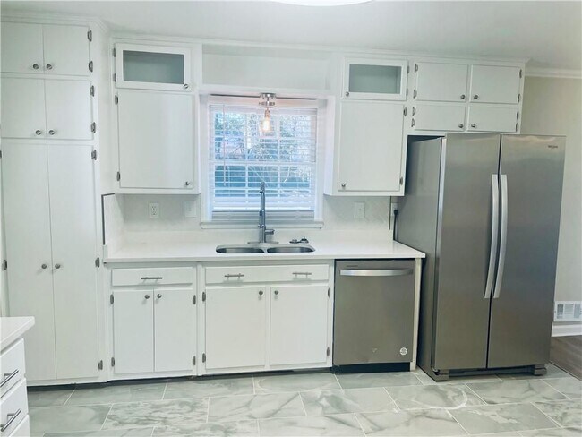 Foto del edificio - 471 Village Green Ct SW