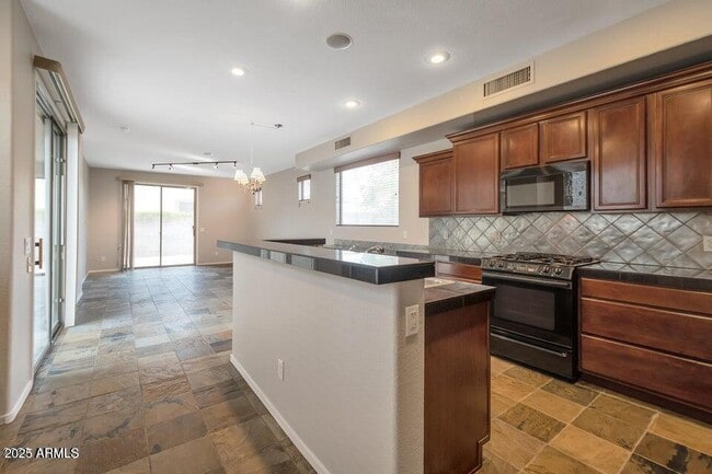 Foto del edificio - 5352 E Holmes Ave