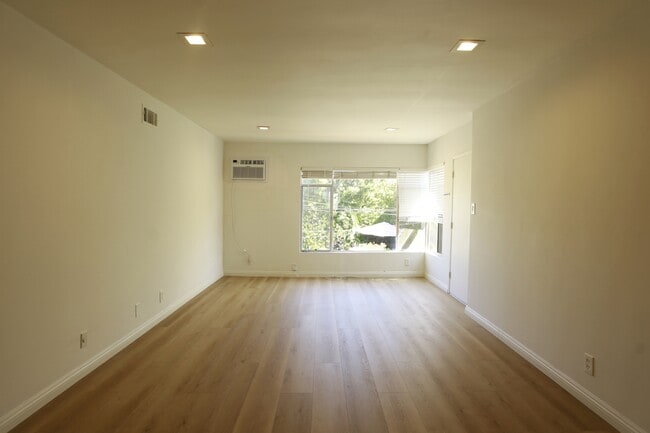 Foto del edificio - 1323 Ridgeley Dr