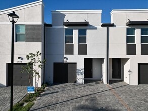 Building Photo - 3569 San Bernardino Wy