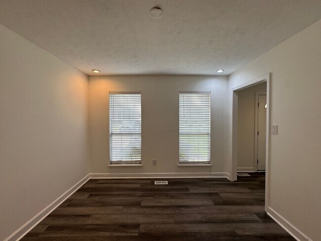 Foto del edificio - Conveniently Located 3 Bed 2.5 Bath Home i...
