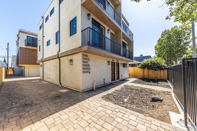 Building Photo - 5506 Barton Ave